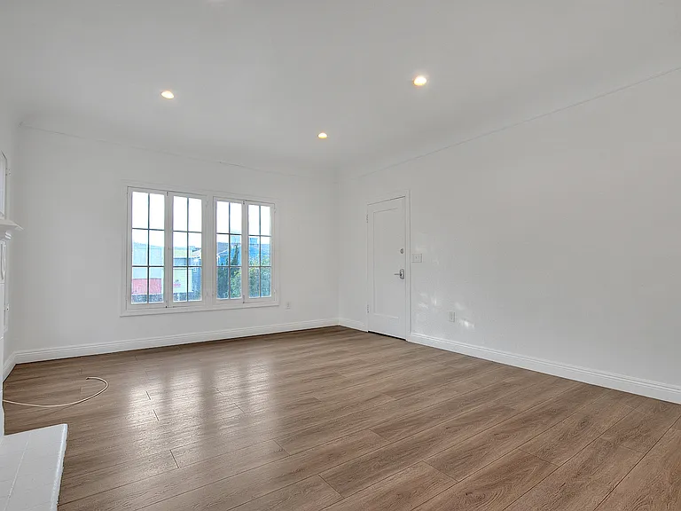 1044 1/2 S Cloverdale Ave #1044-1/2 — Photo 31