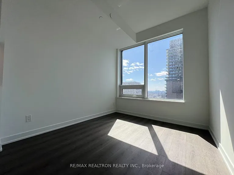 8 Wellesley St W #3202 — Photo 6