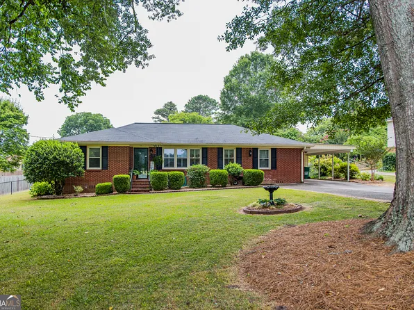 105 Ellen Hand Cir, Cedartown, GA 30125