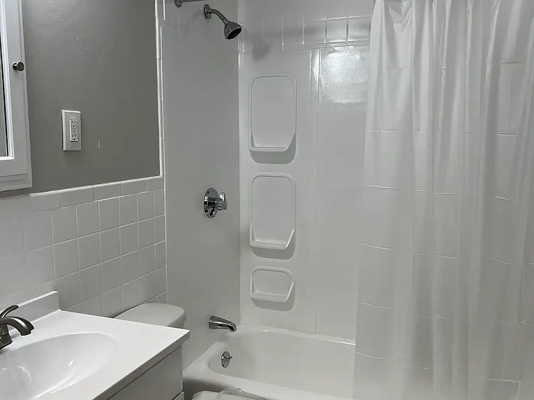 1751 Washington Street Apartment — Photo 8