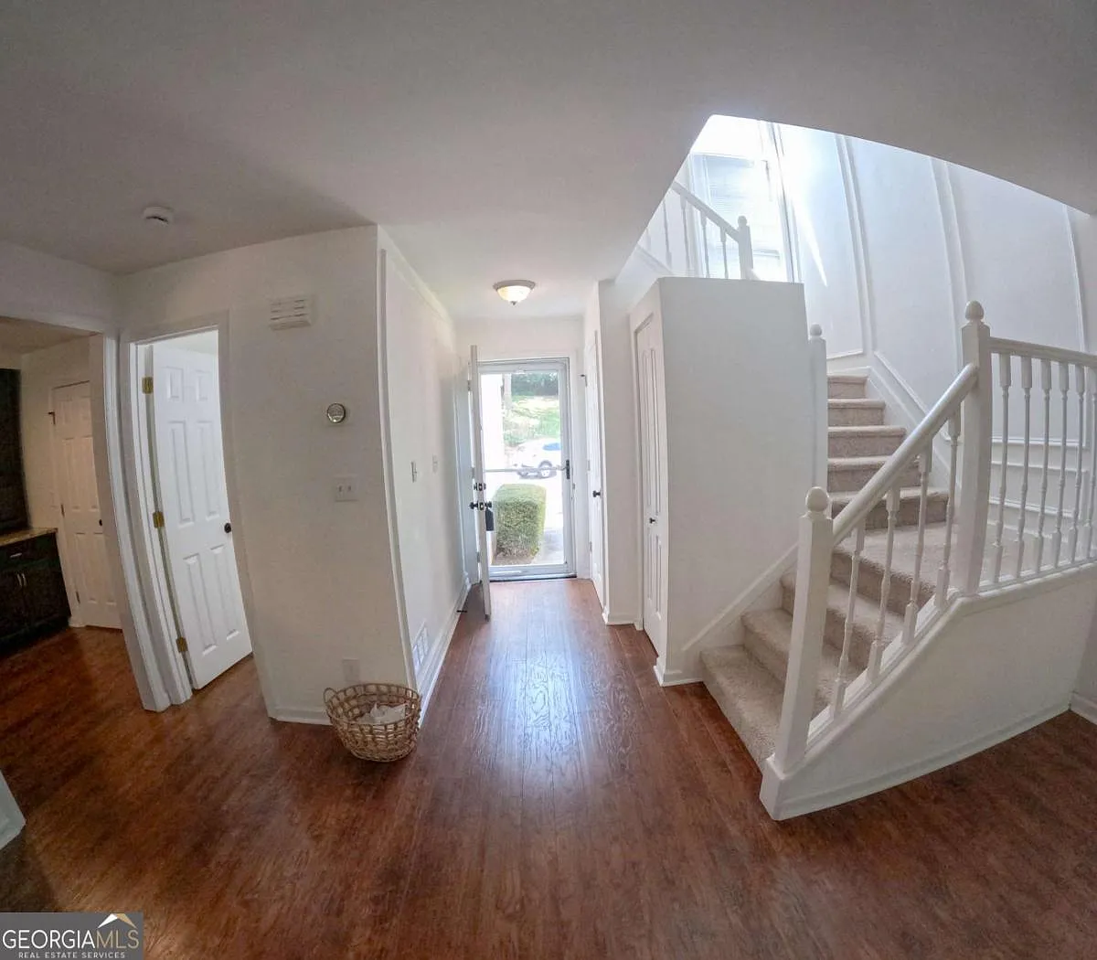 3 bed, 3.5 bath, 2140 sqft, $3,200 — Photo 2