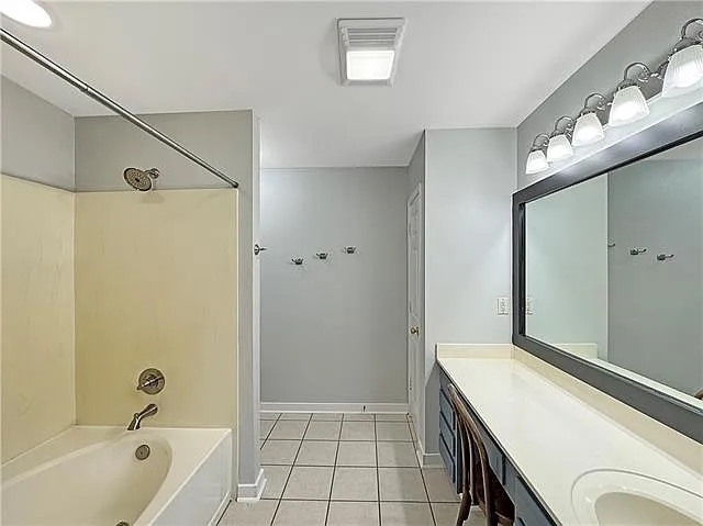 126 Scott St — Photo 9