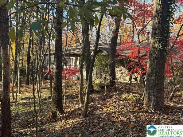 1433 Deer Path Dr, Walnutport, PA 18088