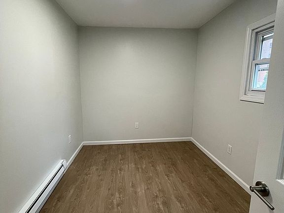 5th image of 42 E 19th St