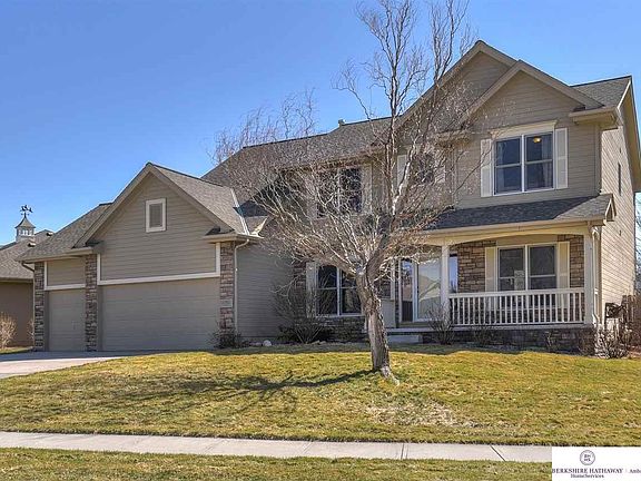 2nd image of 17821 Sawgrass Cir