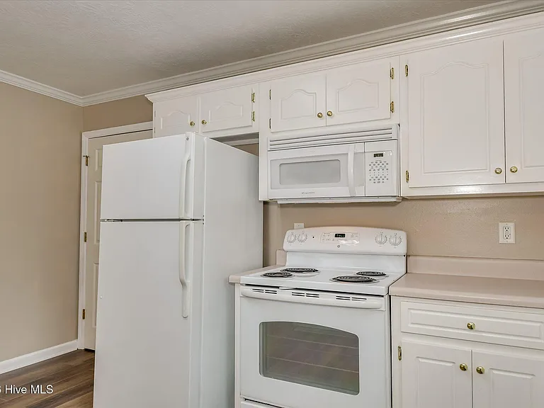 101 Old Thomson Rd #B — Photo 12