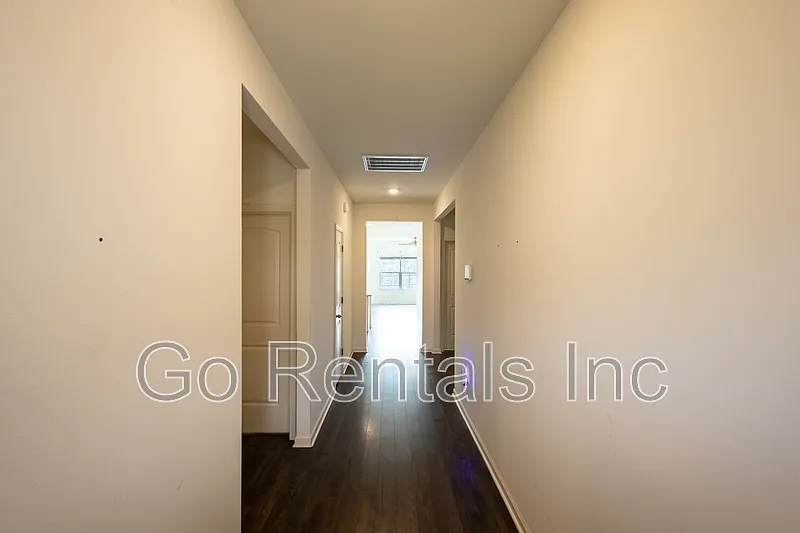 4 bed, 2.0 bath, 1774 sqft, $2,200 — Photo 2