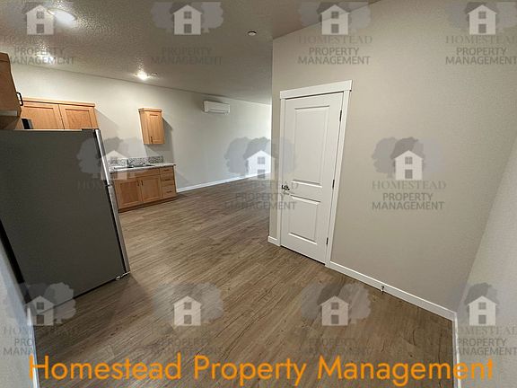 4th image of 283 Knox St N #102
