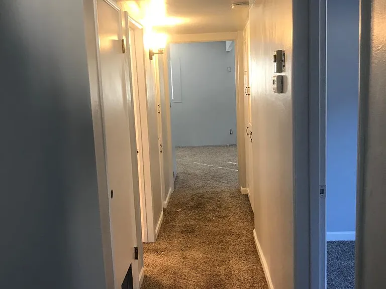 916 Mammoth Ave — Photo 1