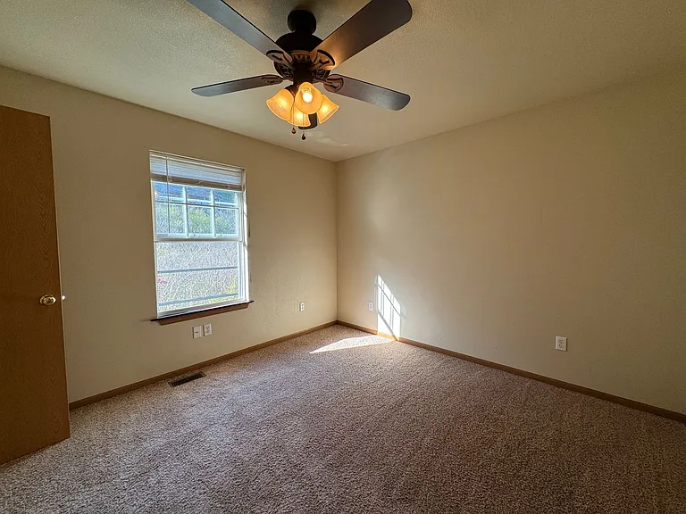 698 Hillside Rd — Photo 23