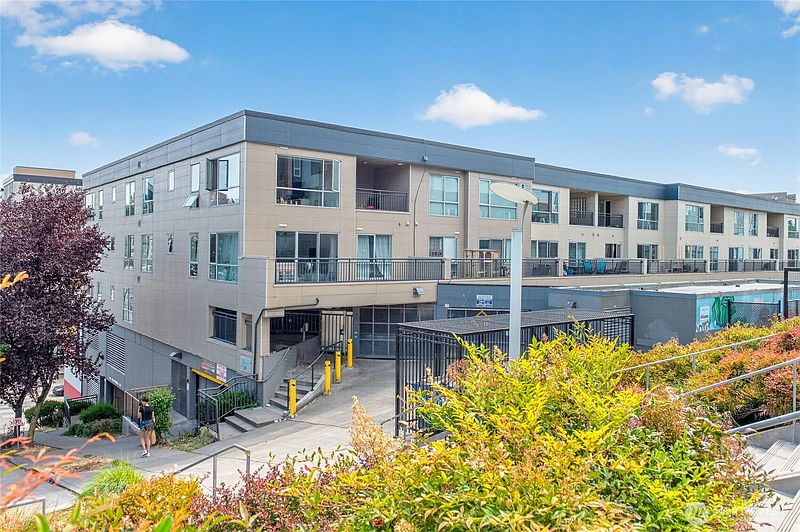 4th image of 321 10th Avenue S #710