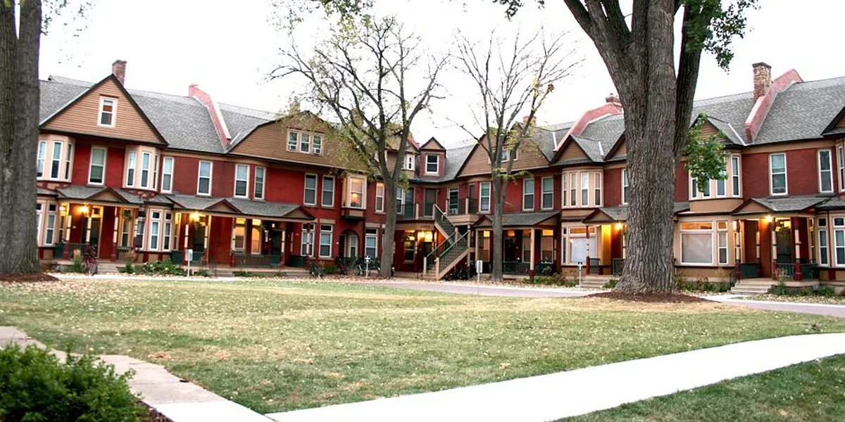 Building Photo - Historic Florence Court
