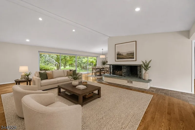 4 bed, 3.0 bath, 2849 sqft, $9,000 — Photo 3