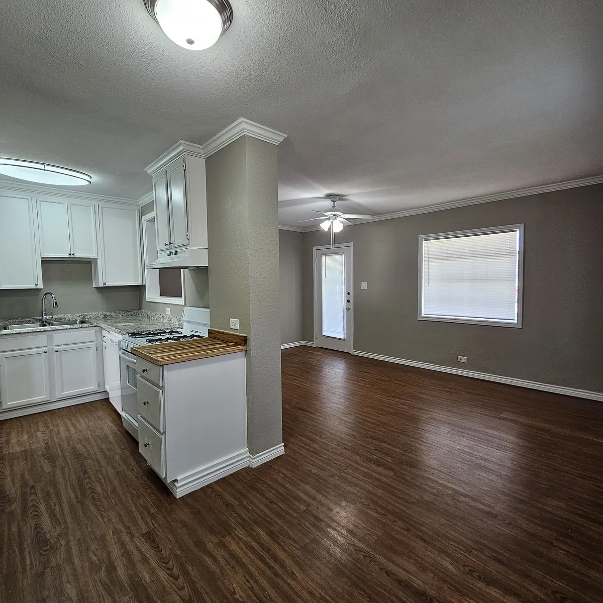 Building Photo - 10034 Kilarney Dr