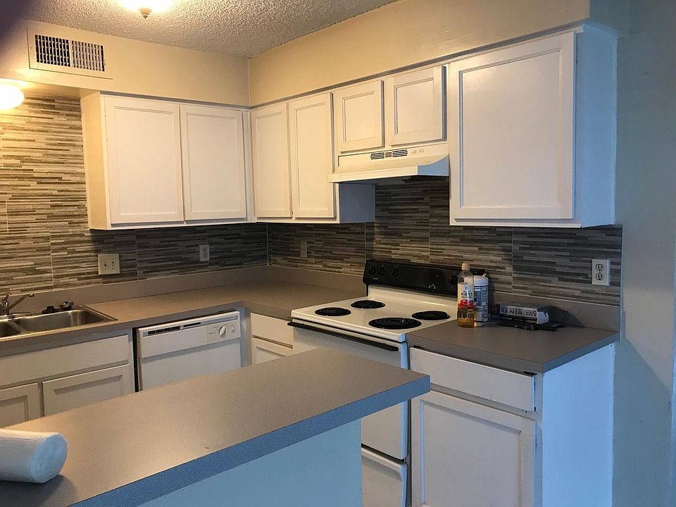 1st image of 11514 Meadow Pines Ct APT B