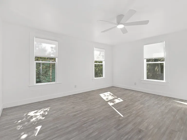 348 Charlotte St — Photo 15