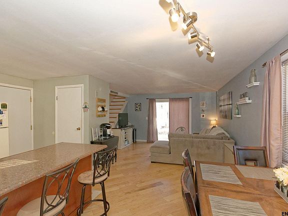 4th image of 6 Glenbrook Dr