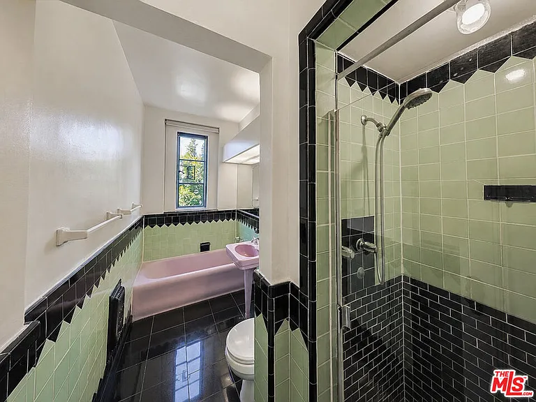 1314 N Hayworth Ave #303 — Photo 21