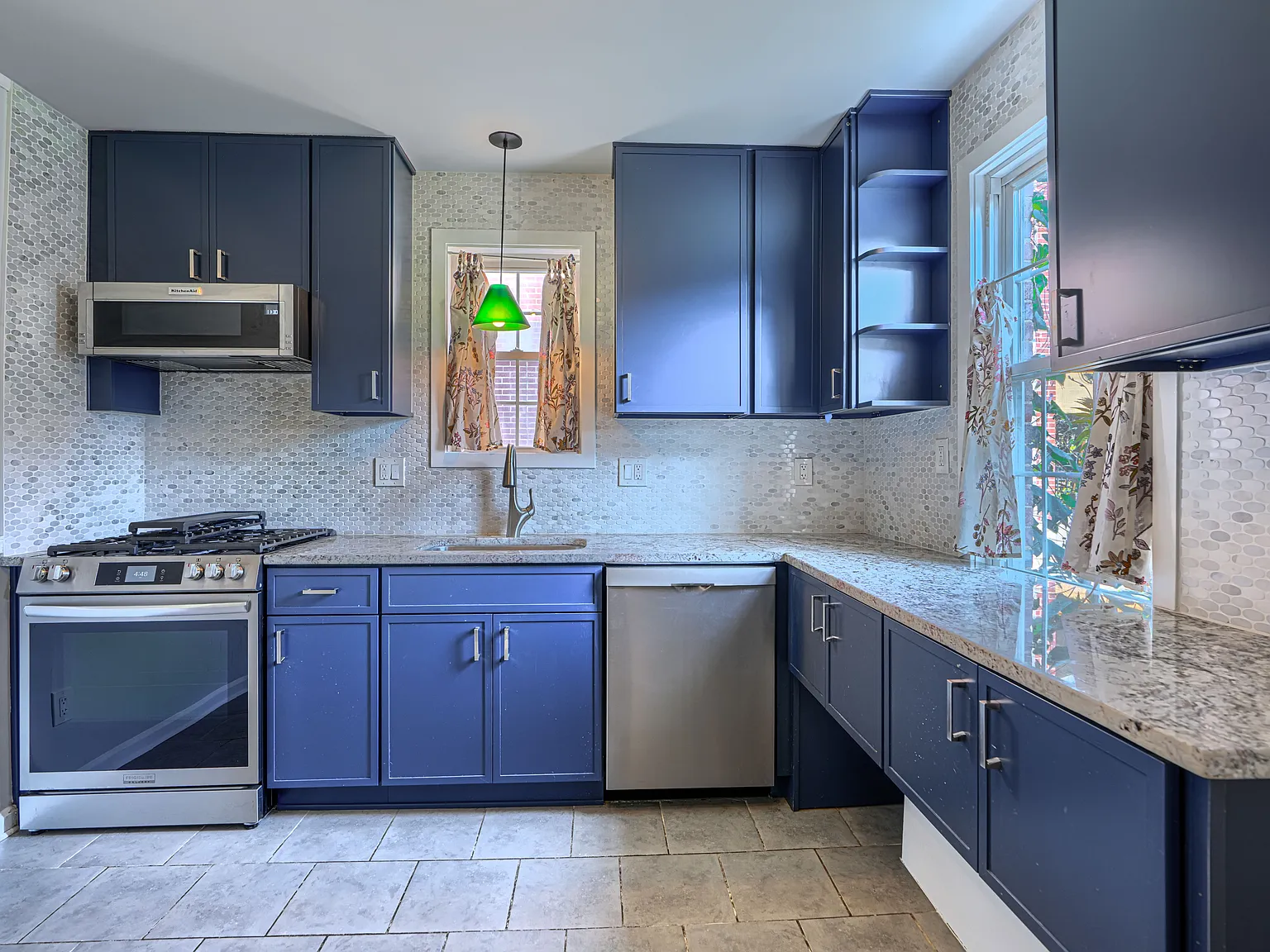 2 bed, 1100 sqft, $2,350 — Photo 1