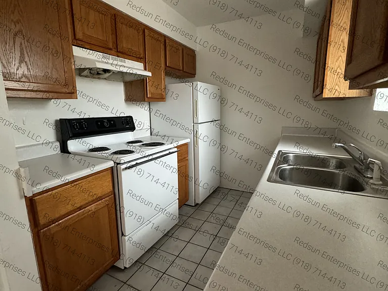 Highlander Apartments — Photo 7