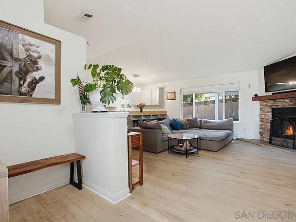5th image of 743 Davis St