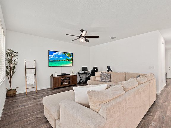 4th image of 3413 SW Rosser Boulevard