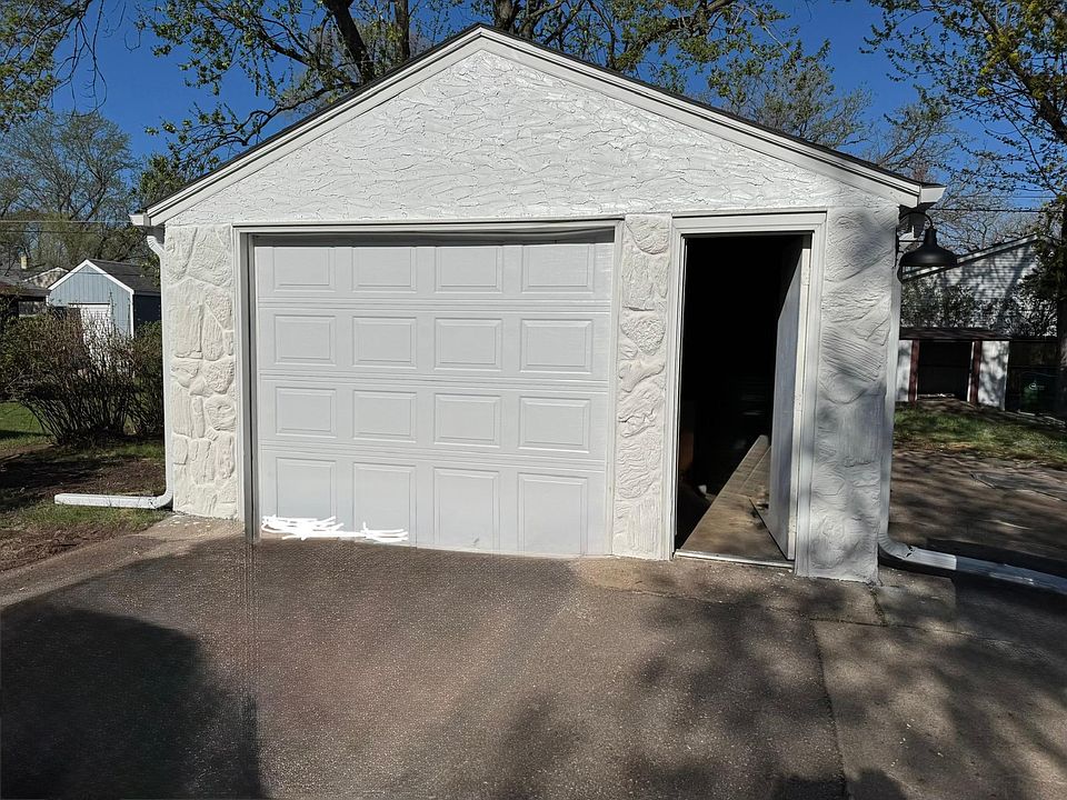 2nd image of 9000 Terrace Rd NE