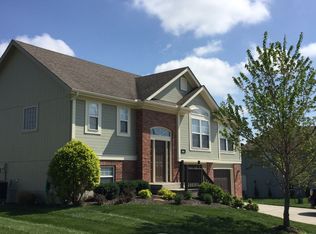 10315 N Cypress Ave, Kansas City, MO 64156