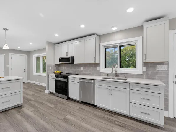 250 W Suburban COURT, Fox Point, WI 53217
