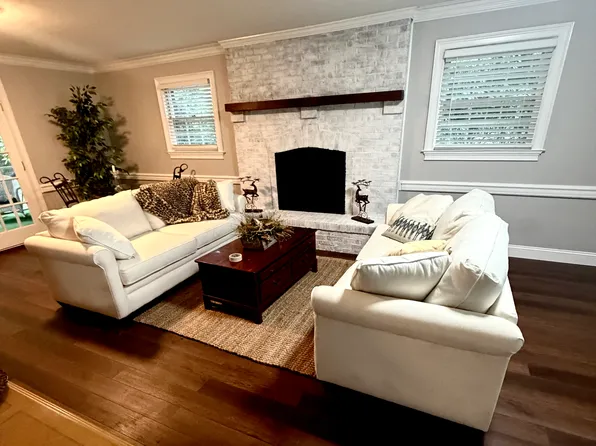 2310 Vineyard Ln, Charlotte, NC 28210