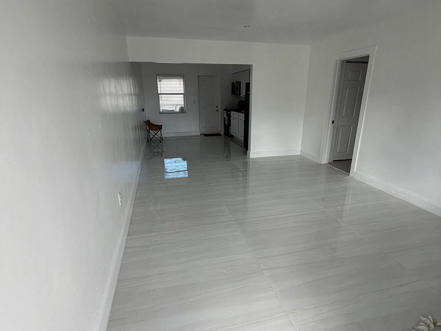 1 bed, 852 sqft, $1,699 — Photo 2
