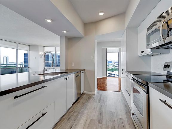3rd image of 15 Greenway Plz Unit 11F