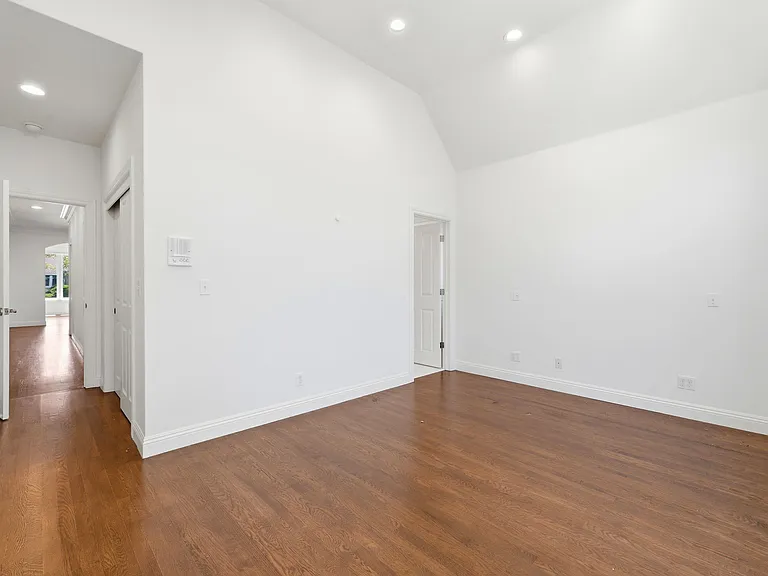 1506 Vancouver Ave — Photo 42