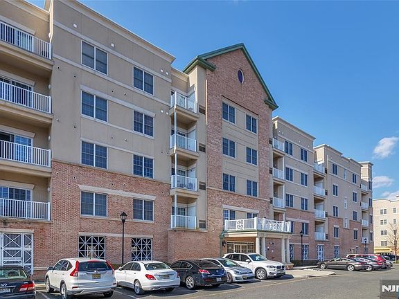 2nd image of 3203 Windsor Park Court