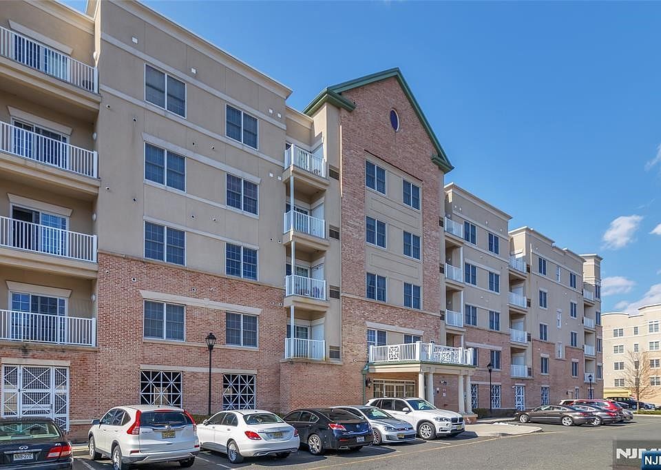 1st image of 3203 Windsor Park Ct Unit 203