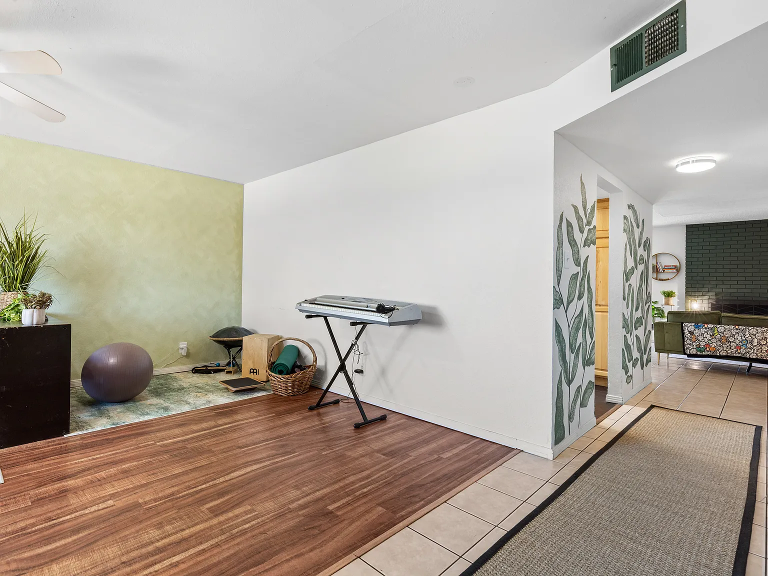 4 bed, 1895 sqft, $3,200 — Photo 3