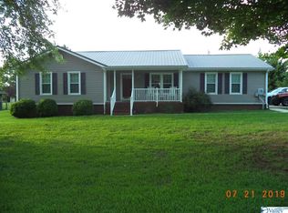 1045 Walker Ln, New Market, AL 35761