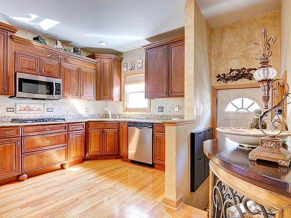 3rd image of 5831 S Newland Ave