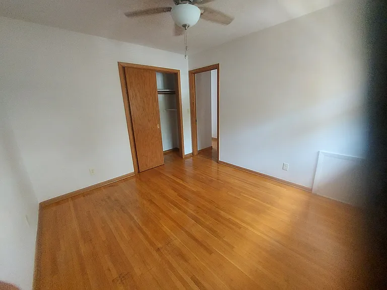 15 W Diamond Lake Rd — Photo 3