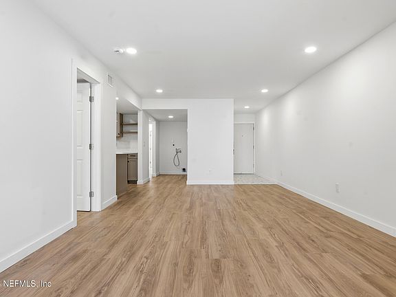 5th image of 2614 SW 14TH Drive #2614