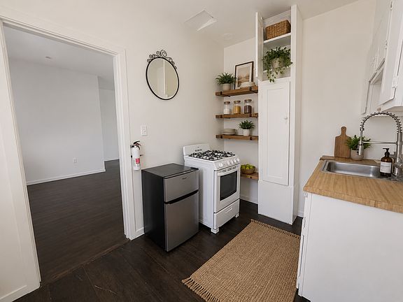 2nd image of 4634 W Washington Blvd APT 3