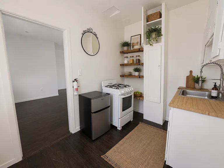 4634 W Washington Blvd #3 — Photo 2