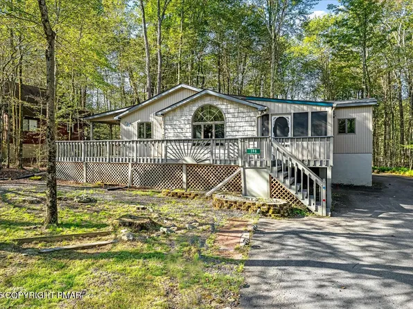 398 Maxatawny Dr, Pocono Lake, PA 18347