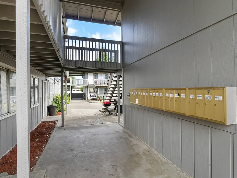 South Pacific Apartments — Photo 29