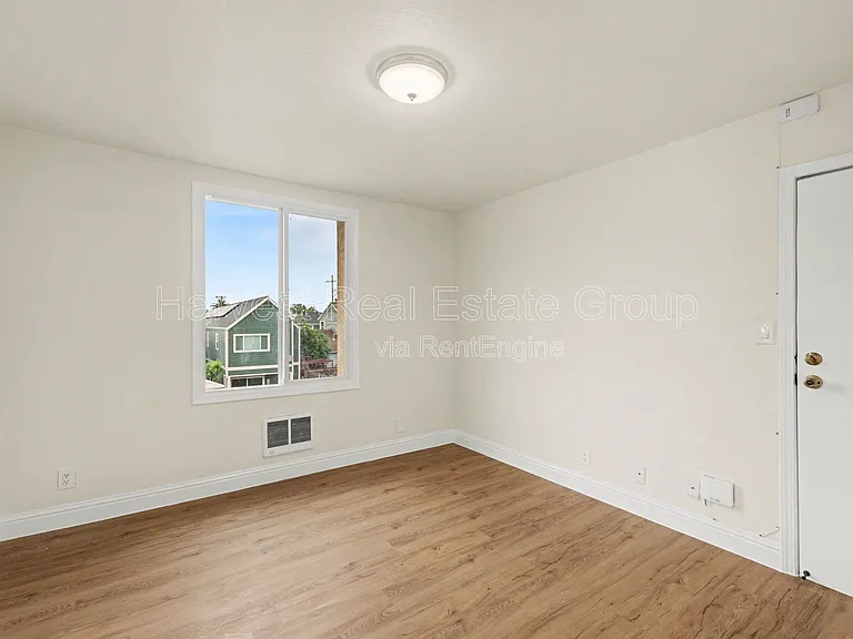 Peralta St — Photo 6