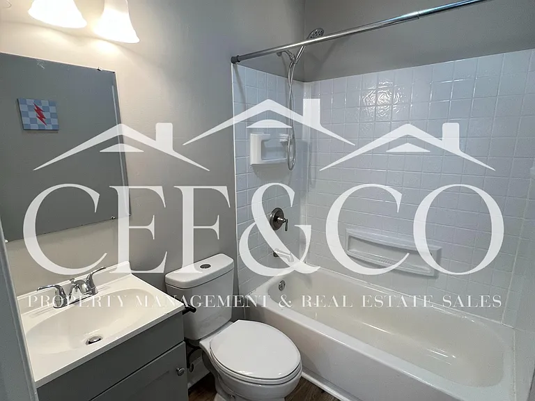 115 Oakdale Ct — Photo 8