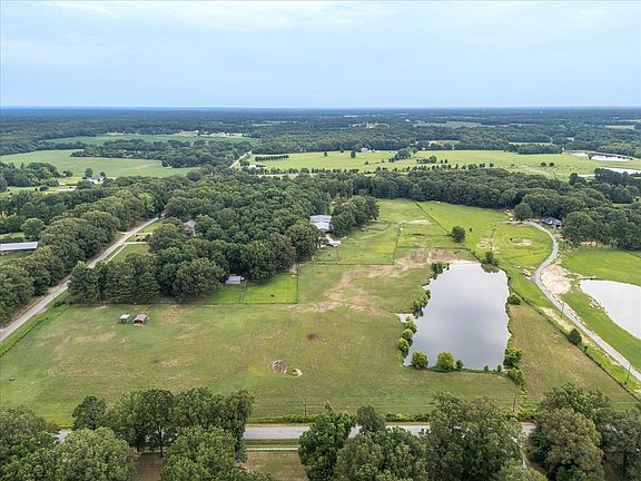 4th image of Clay Pond Dr