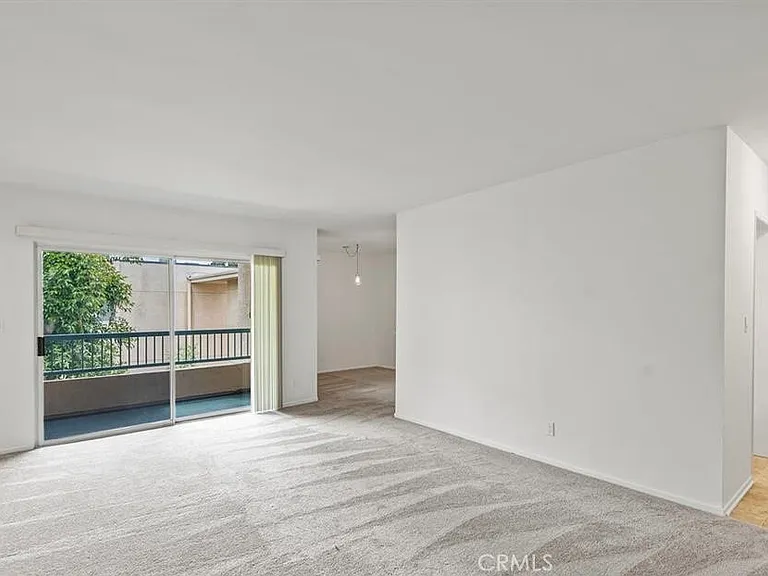 18307 Burbank Blvd #68 — Photo 3
