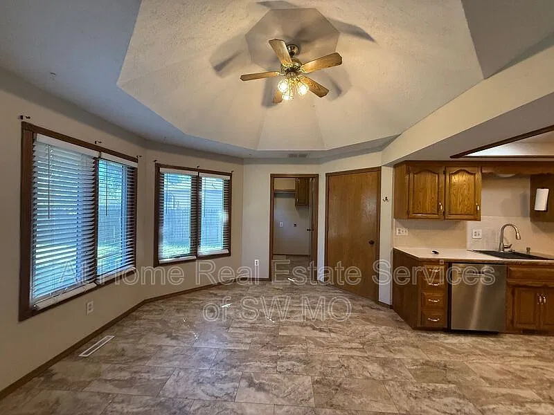 3 bed, 2.0 bath, 1655 sqft, $1,775 — Photo 4