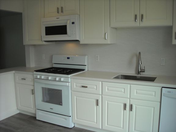 2nd image of 117 W Avalon Dr